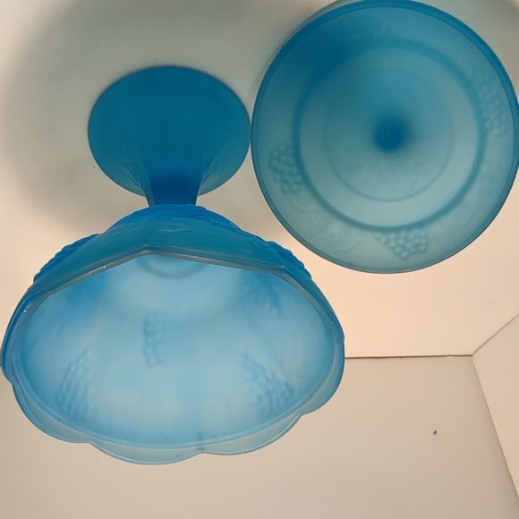 Vtg Indiana Glass frosted blue Pedestal Candy dish w/lid. Harvest grape. - Picture 11 of 11